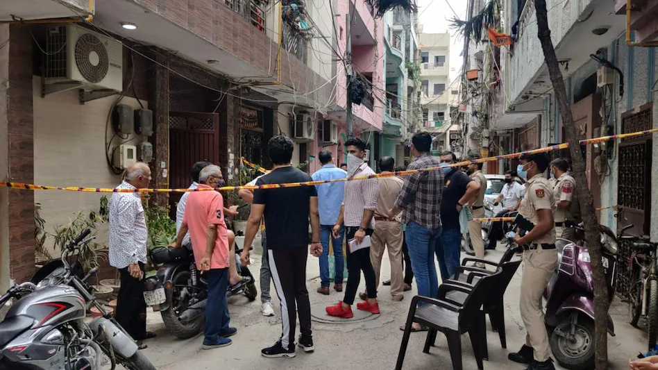 दिल्ली में बेटे ने मां और दादी की हत्या, जानकारी के लिए आगे जानिए क्या हुआ