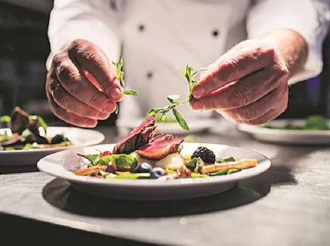 रेस्टोरेंट्स से ऑफलाइन भोजन लोगों को पड़ सकता है 60 फीसदी तक महंगा, आइए जानते हैं पूरी खबर