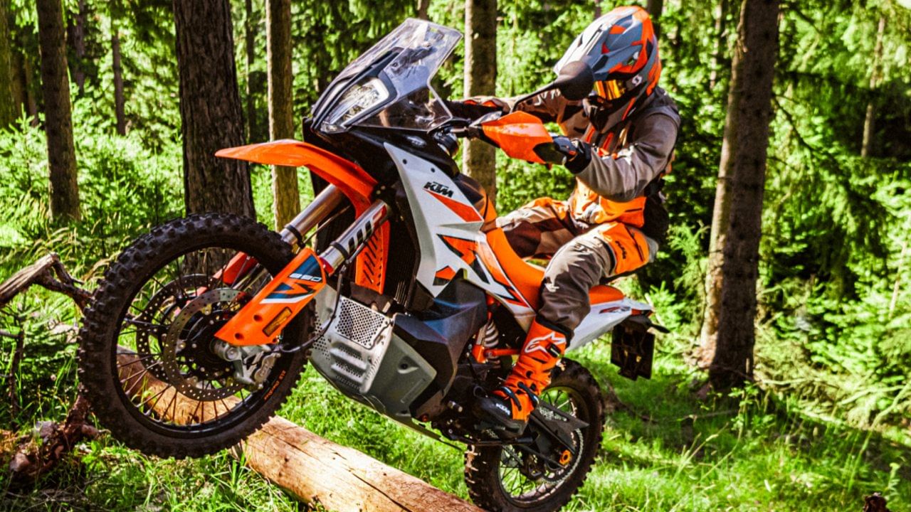 इस बाइक का मोटर इंजन है कार से भी ज़्यदा स्ट्रांगKTM 890 Adventure R