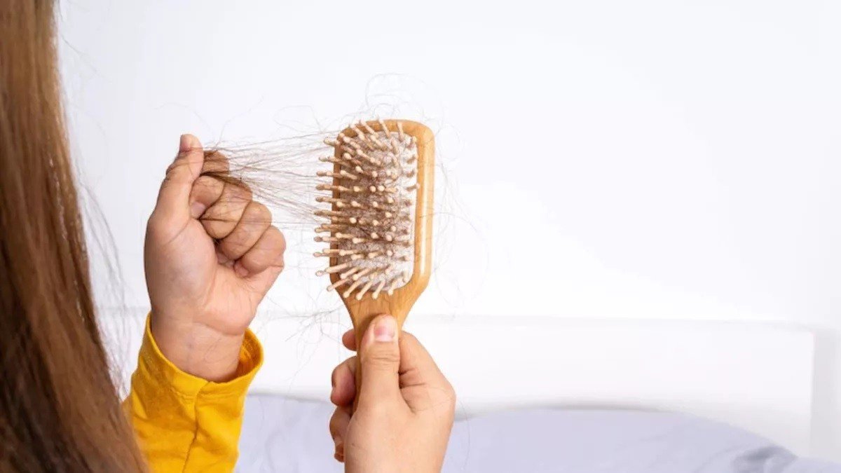 सर्दियों में ऐसे रोकें बालों का झड़ना -Hair Growth Home Remedies