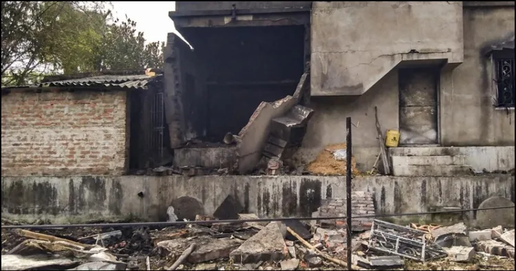 पश्चिम बंगाल: पटाखा फैक्ट्री में विस्फोट, एक ही परिवार के आठ लोगों की मौत