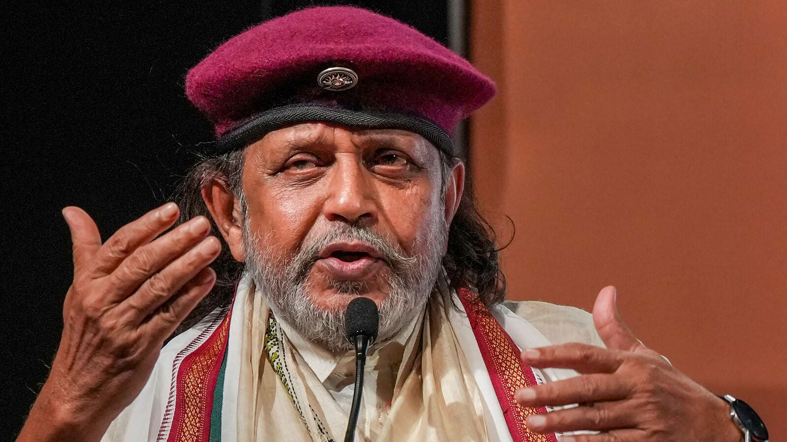 मिथुन चक्रवर्ती ने एक बार फिर की राष्ट्रपति शासन लगाने की मांग बंगाल में अब हिंदू शरणार्थी बन गए