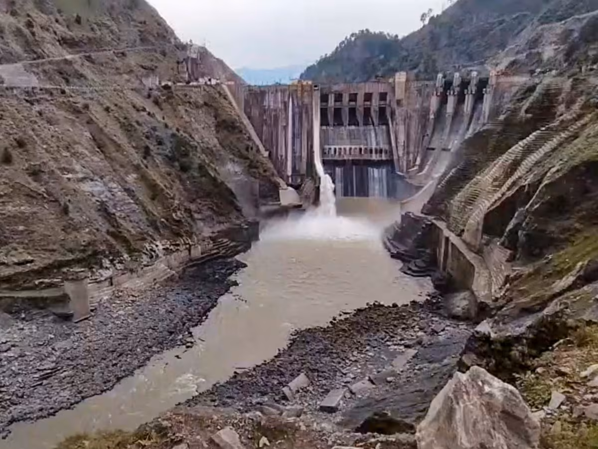 भारत ने अचानक छोड़ा चिनाब का पानी, पाकिस्तान में बाढ़ के हालात